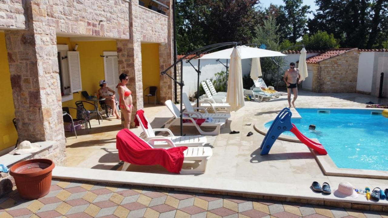 Apartments Villa Mimi Visnjan Luaran gambar