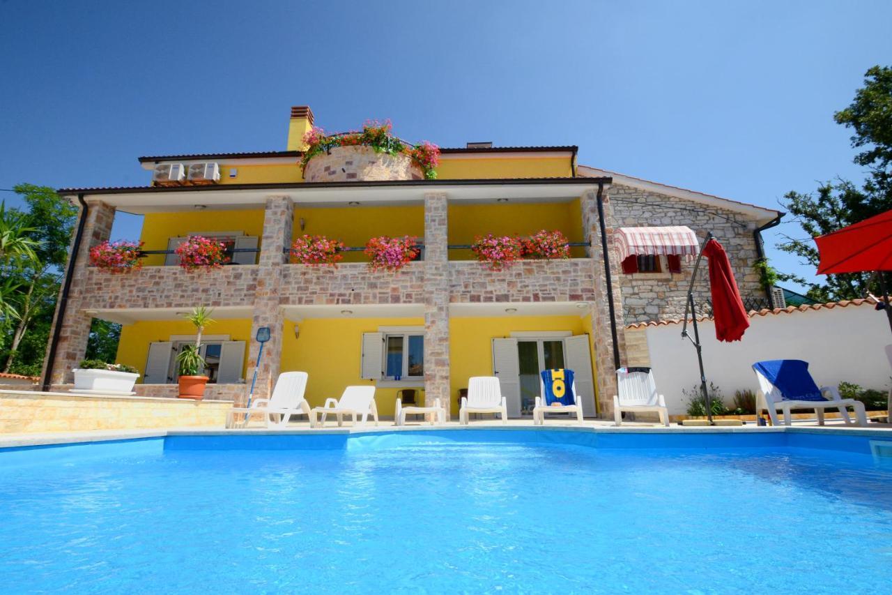 Apartments Villa Mimi Visnjan Luaran gambar