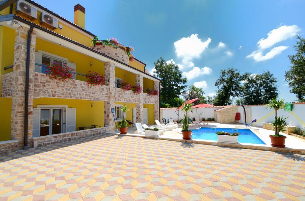 Apartments Villa Mimi Visnjan Luaran gambar