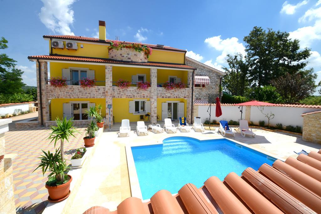 Apartments Villa Mimi Visnjan Luaran gambar