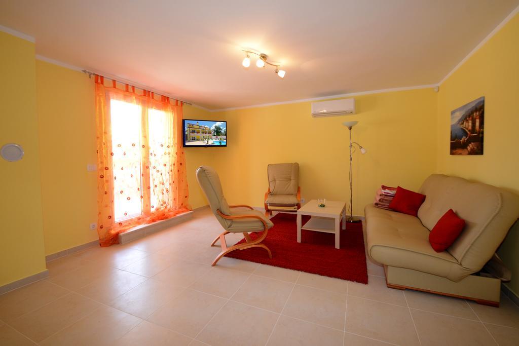 Apartments Villa Mimi Visnjan Luaran gambar