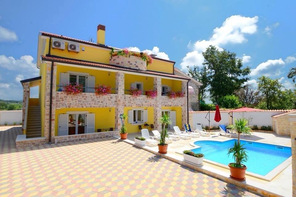 Apartments Villa Mimi Visnjan Luaran gambar